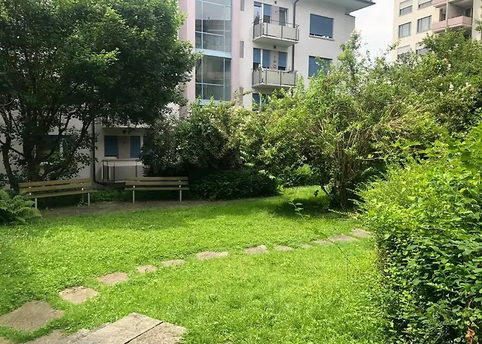 Bright In The Center - Greenyard 1 *